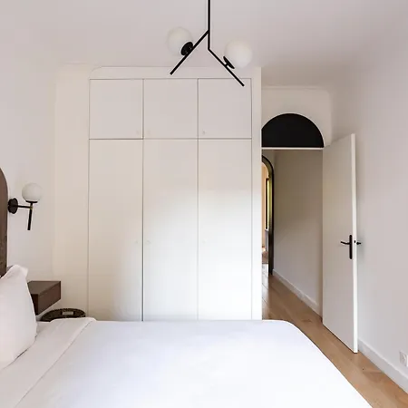 Appartamento Sunlit Parisian With Balcony And Open Views Parigi