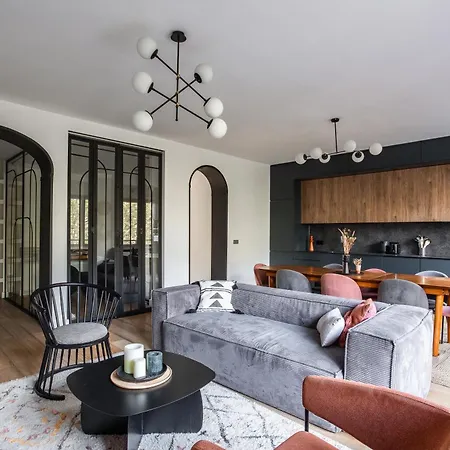 Appartamento Sunlit Parisian With Balcony And Open Views Parigi